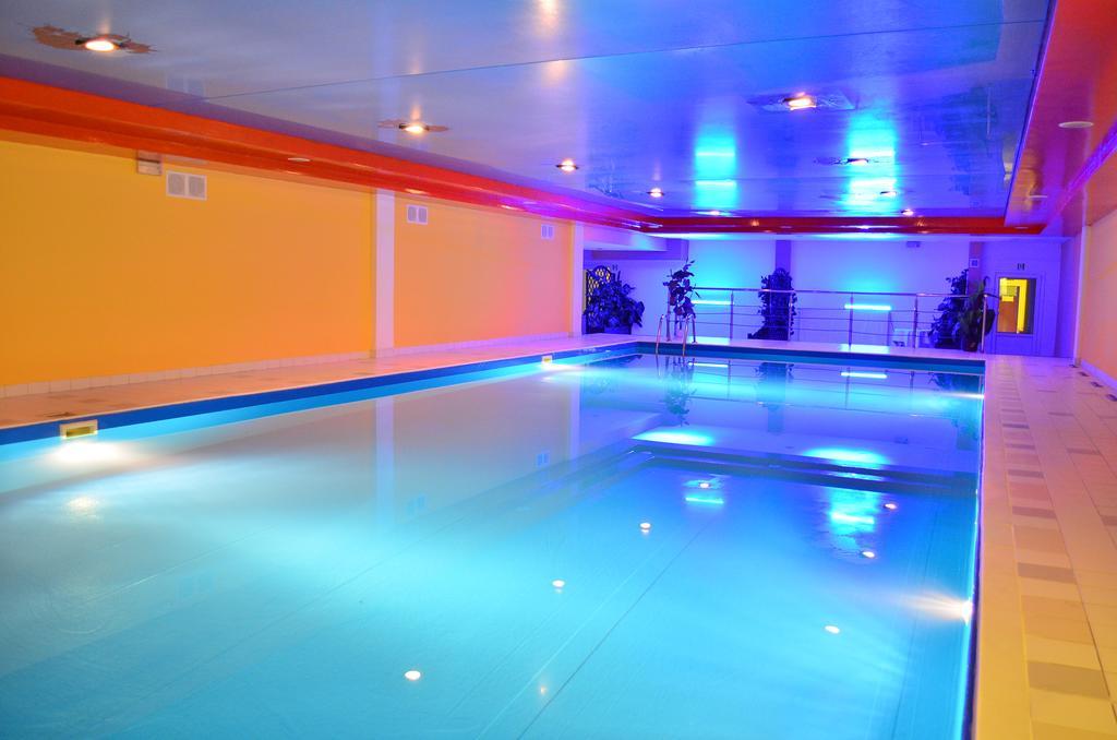 Hotel Mikorzyn Ślesin Kültér fotó