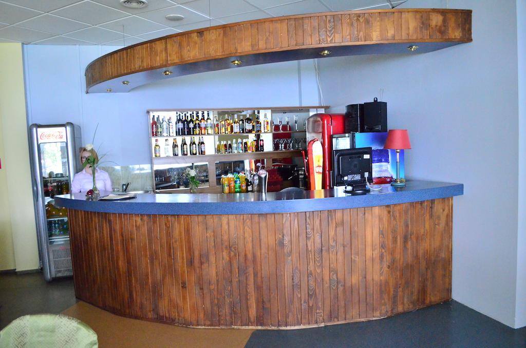 Hotel Mikorzyn Ślesin Kültér fotó