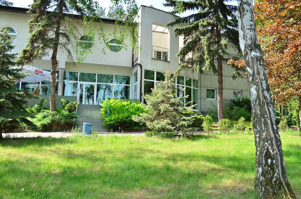 Hotel Mikorzyn Ślesin Kültér fotó
