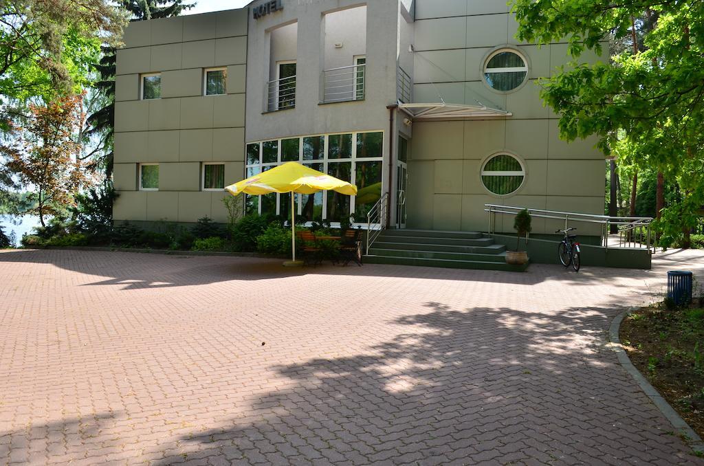 Hotel Mikorzyn Ślesin Kültér fotó