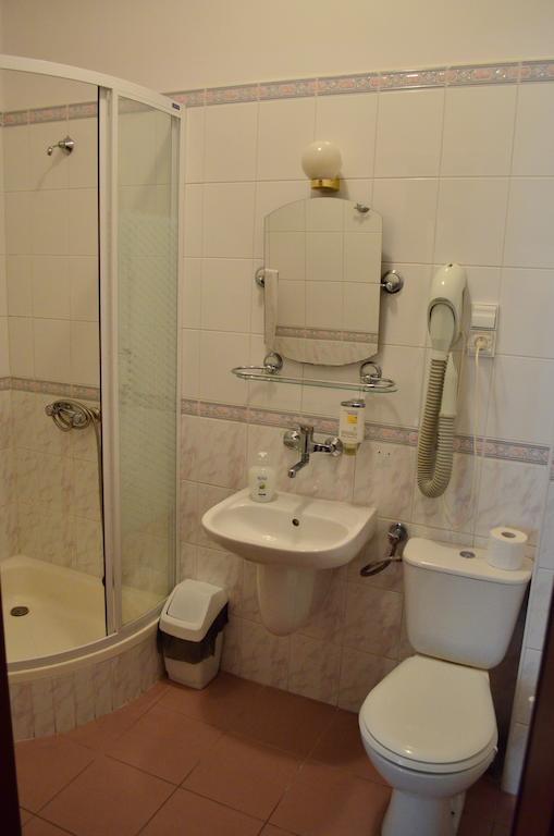Hotel Mikorzyn Ślesin Szoba fotó